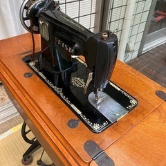 足踏みミシン  レトロ調の画像