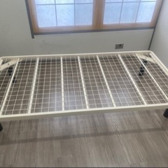 シングルサイズ鉄製ベッド