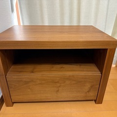 ベッドサイド収納