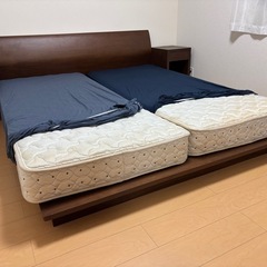 再投稿。四国のへそです！クイーンサイズベッドとサイドテーブル2台の画像