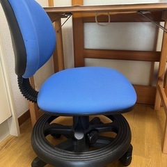 キャスター付き椅子