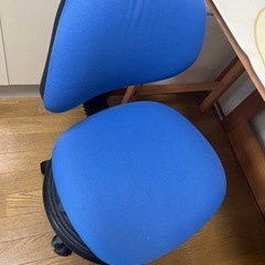 キャスター付き椅子の画像