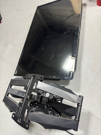 toshibaテレビ　壁掛け金具セット　32インチ