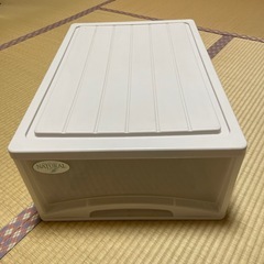 衣装ケース（二個）
