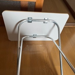 【無料】で掃除機差し上げます！小さいテーブルの画像