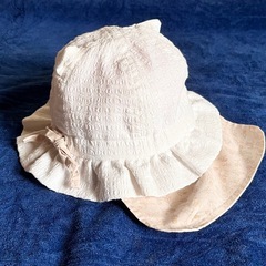 未使用に近い美品♡アカチャンホンポ　ネコ耳・日よけ付き帽子の画像