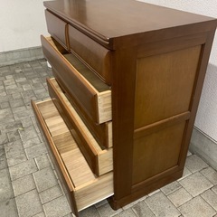 桐の木の作ったタンスの画像