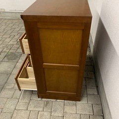 桐の木の作ったタンスの画像