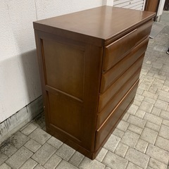 桐の木の作ったタンスの画像
