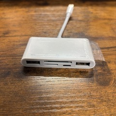 Lightning対応 マルチカードリーダー USBポート2つ付...