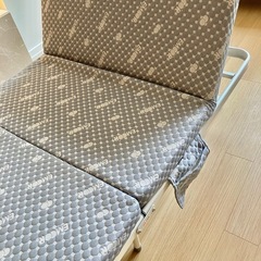 更に値下げしました！折り畳みベッド　エムールの画像