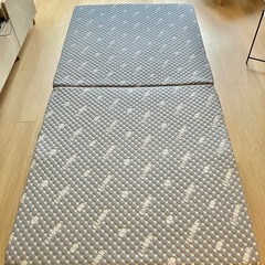 更に値下げしました！折り畳みベッド　エムールの画像