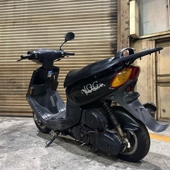 YAMAHA ジョグ100 カスタム バッテリー等新品交換 すぐに乗りだせますので通勤、通学にいかがでしょうか？ LEDライトで明る〜い　4スト原付二種 100cc 最短で即日配送可能ですのでご相談ください！  検(アドレス V125 シグナス PCX リード)の画像