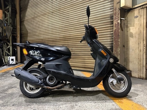 YAMAHA ジョグ100 カスタム バッテリー等新品交換 すぐに乗りだせますので通勤、通学にいかがでしょうか？ LEDライトで明る〜い　4スト原付二種 100cc 最短で即日配送可能ですのでご相談ください！  検(アドレス V125 シグナス PCX リード)