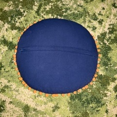 【未使用】カントリー調 刺繍クッションの画像