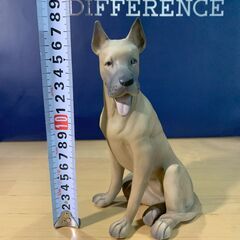犬（グレートデン）の陶器置物の画像
