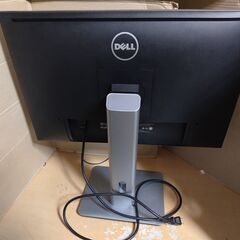 世田谷区近辺配送可能　パソコンモニター　スピーカー非搭載　 U2415b　Dell モニターディスプレイ　24インチフレームレス　フリッカーフリーに対応した多機能なフレームレスモニター　薄型ベゼルの高品質モニター　高さ調整　回転　ノングレア(非光沢)　デルデジタルハイエンドシリーズの画像