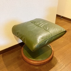 革製オットマン