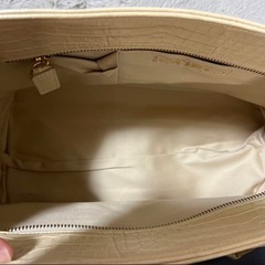 サマンサタバサ クロコダイルエンボス加工 ハンドバッグ ベージュの画像