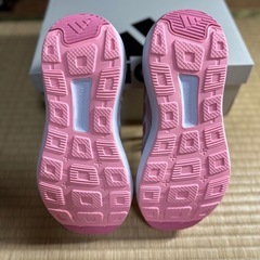 新品 adidas (スニーカー)の画像