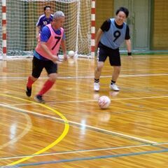 活動が土日のフットサル😊未経験者が半分以上🎵屋内なので天候…