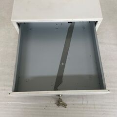 キャッシュドロワー 鍵付き ホワイト ドロワー レジ レジ用品 3札6硬貨 店舗 店舗用品 本体のみ 動作未確認 ドロア メーカー不明 Y1396の画像