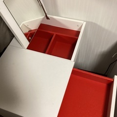 IKEAのドレッサーと椅子