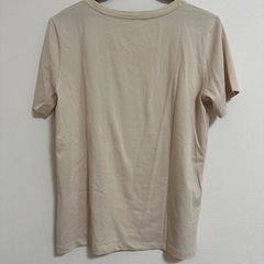 ユニクロAIRism ベージュ Tシャツ XLの画像