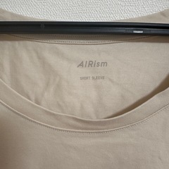 ユニクロAIRism ベージュ Tシャツ XLの画像