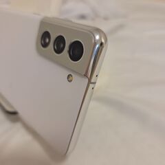 Samsung Galaxy S21 5G au SCG09 ホワイト 本体の画像