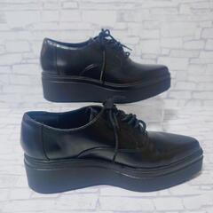 【極美品】ZARA 厚底 セミスクエア レザーシューズ 内羽根 黒 22.5の画像