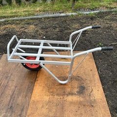 アルミコンテナカー、軽量一輪車の画像