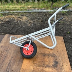 アルミコンテナカー、軽量一輪車の画像