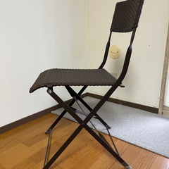 折りたたみ椅子　おしゃれなデザインの画像