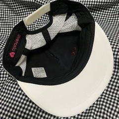 ラブトキシック lovetoxic 白 キャップ 帽子 ホワイト 刺繍仕上げの画像