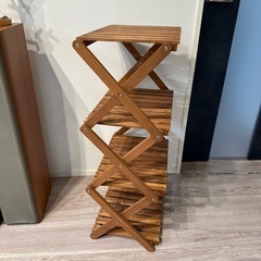 折りたたみ式のアウトドア棚の画像