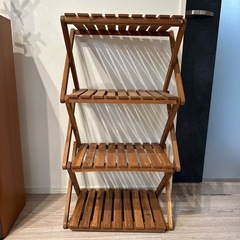 折りたたみ式のアウトドア棚