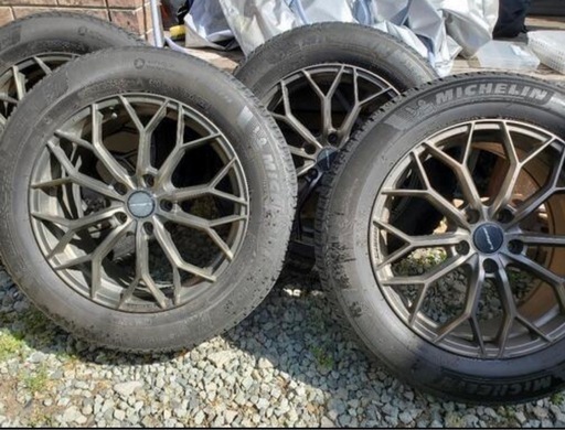 美品　5/18日限定　
225/60R18 スタッドレスタイヤ付き ホイール4本セット