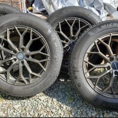 美品　5/18日限定　
225/60R18 スタッドレスタイヤ付...