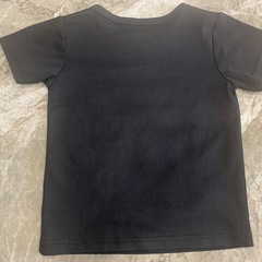 黒のメッシュ風Tシャツ 110㎝の画像