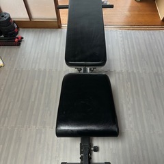 ダンベル　ベンチ　トレーニング