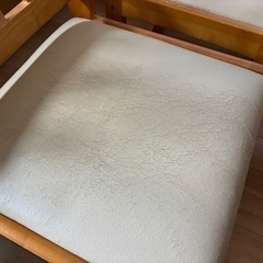 ダイニングテーブルとイスのセットの画像