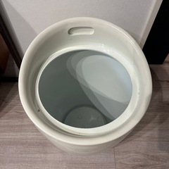 収納付き椅子の画像