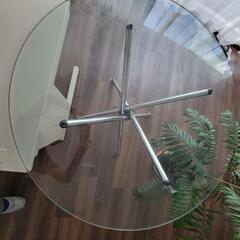 ガラステーブルの画像