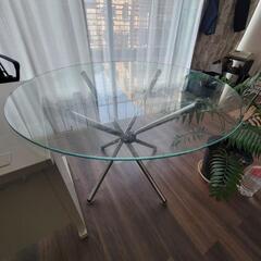 ガラステーブルの画像