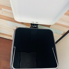 取引中　ゴミ箱 ホワイト 30Lの画像