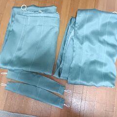 2級遮光　カーテン　緑　売ります