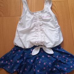 120サイズ水着★BENETTON★海で着用したため、砂がついています