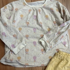 美品　UNIQLO パジャマ110の画像