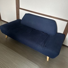 布製の2人掛けソファー